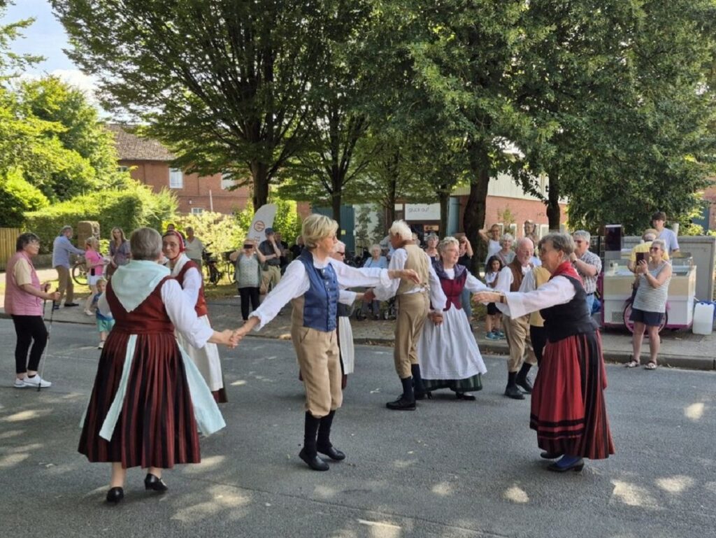 Folkloregruppe beim Auftritt