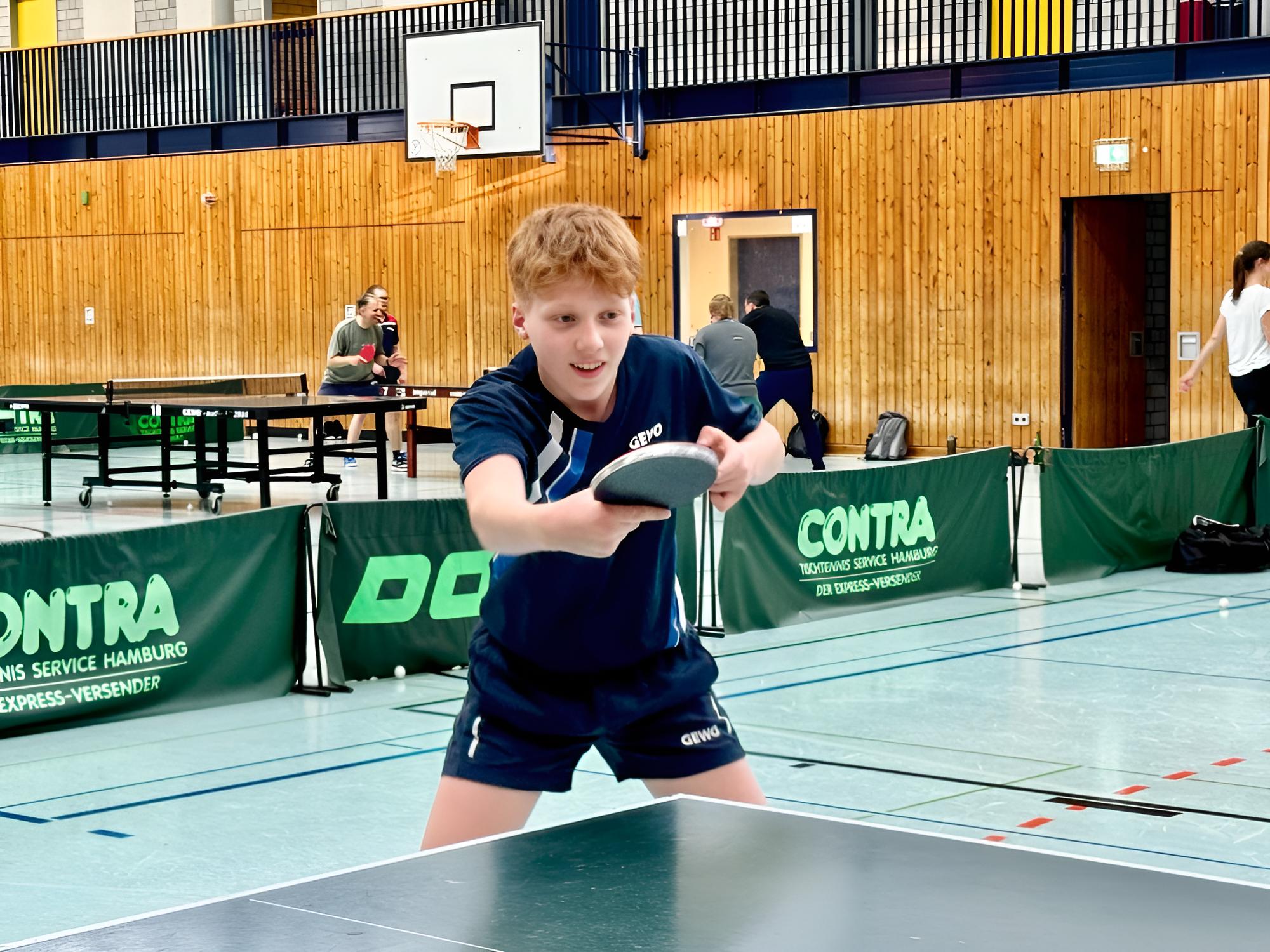 Hannes Schubert beim Training in der Sporthalle der Stormarnschule – Foto: Nicole Theinert
